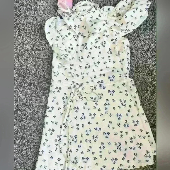 Ditsy Floral Ruffles Crisscross Cold Shoulder Blouse - Picture 5 of 5